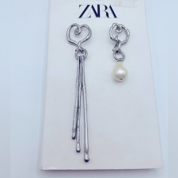 NWT Zara Silver Asymmetric Heart Shaped Metal Earrings with Faux Pearl Appliqué - Picture 2 of 3